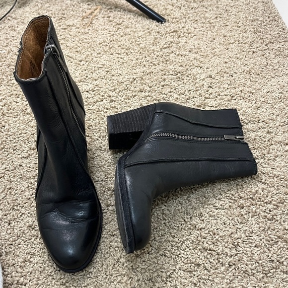 Frye Essa Seam Bootie Black Leather Western Almond Toe Ankle Zip Sz 6.5 - Picture 5 of 15